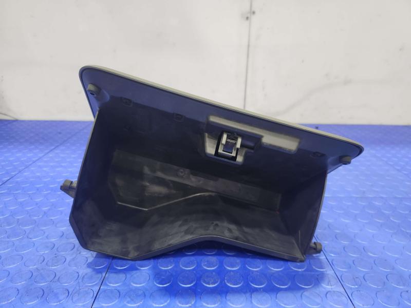 2004 Ford Explorer Glove Box