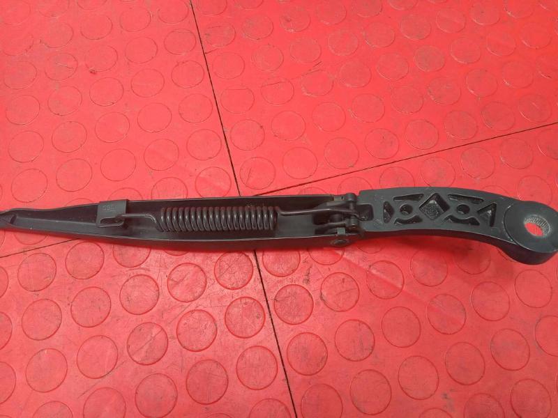 2016 Chrysler 200 Wiper Arm