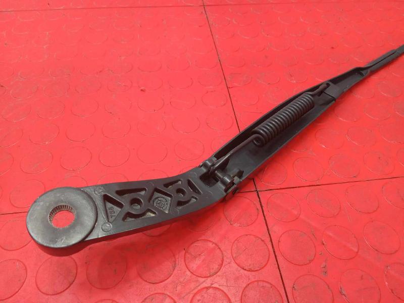 2016 Chrysler 200 Wiper Arm