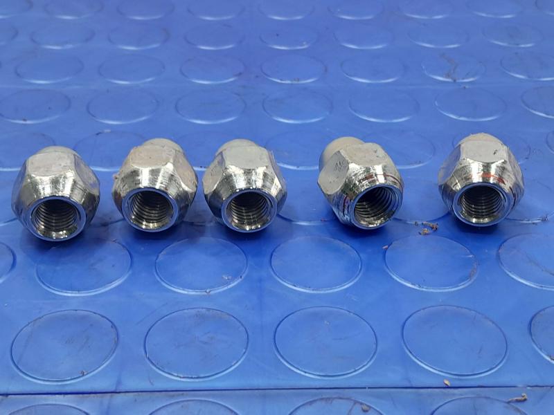 2020 Hyundai Elantra Lug Nuts