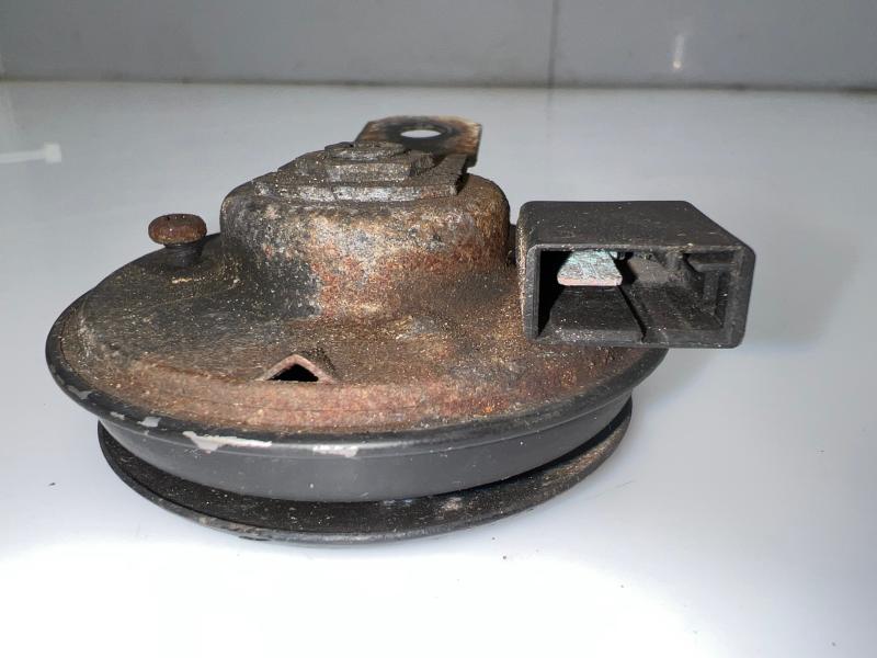 2005 Toyota Celica Low Note Horn Assembly OEM 8652020330