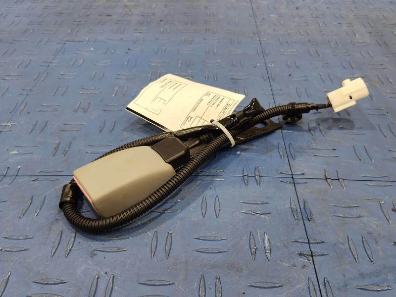 2007 Toyota RAV4 Front Seat Belt