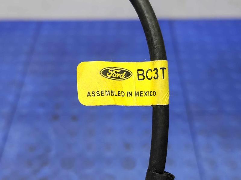 2013 Ford F-350 Super Duty Antenna