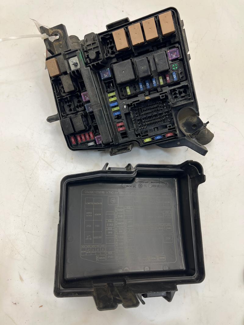 2011 - 2014 Hyundai Sonata 2.4L AT Fuse Box Engine Bay Relay Box OEM 912003Q100