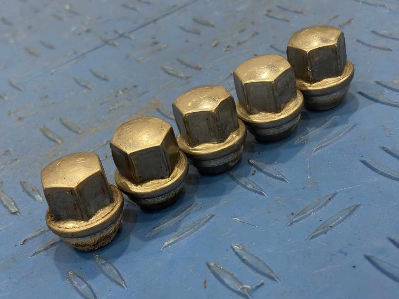 2020 Dodge Charger Lug Nuts