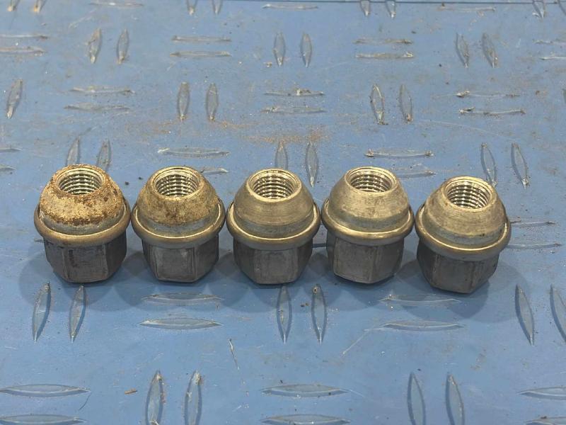2020 Dodge Charger Lug Nuts