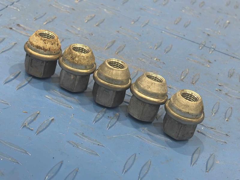 2020 Dodge Charger Lug Nuts