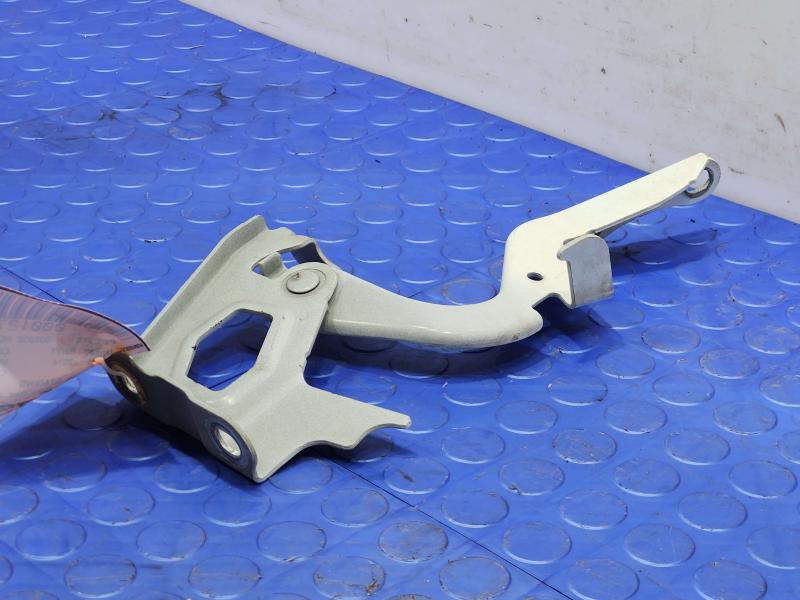 2014 Toyota RAV4 Hood Hinge
