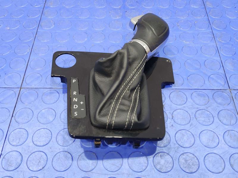 2018 Volkswagen Passat Gear Shifter Surround and Boot Black Leather OEM 561713203LEJB