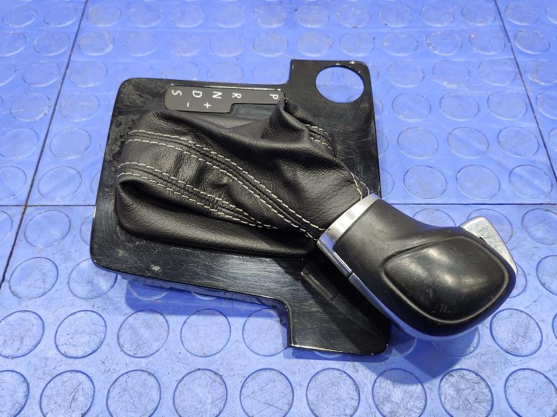 2018 Volkswagen Passat Gear Shifter Surround and Boot Black Leather OEM 561713203LEJB