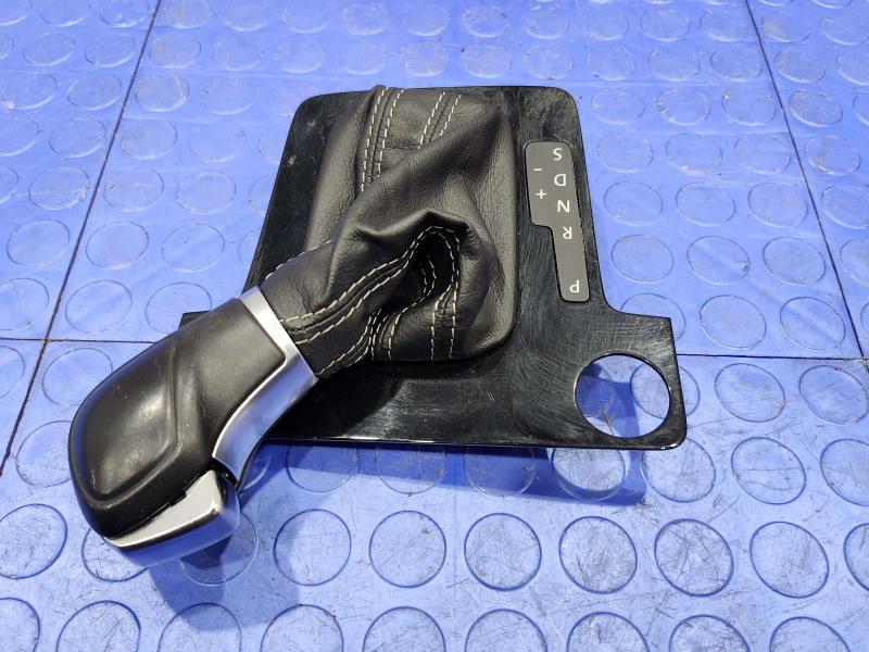 2018 Volkswagen Passat Gear Shifter Surround and Boot Black Leather OEM 561713203LEJB