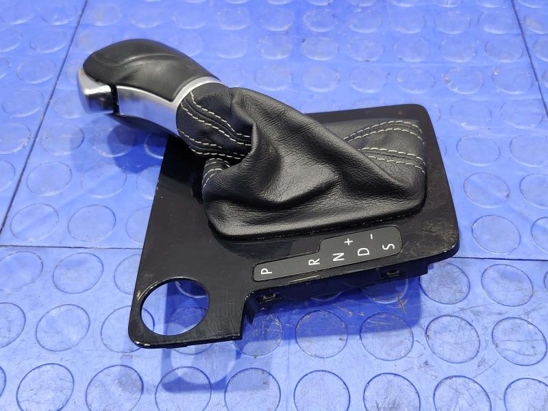 2018 Volkswagen Passat Gear Shifter Surround and Boot Black Leather OEM 561713203LEJB