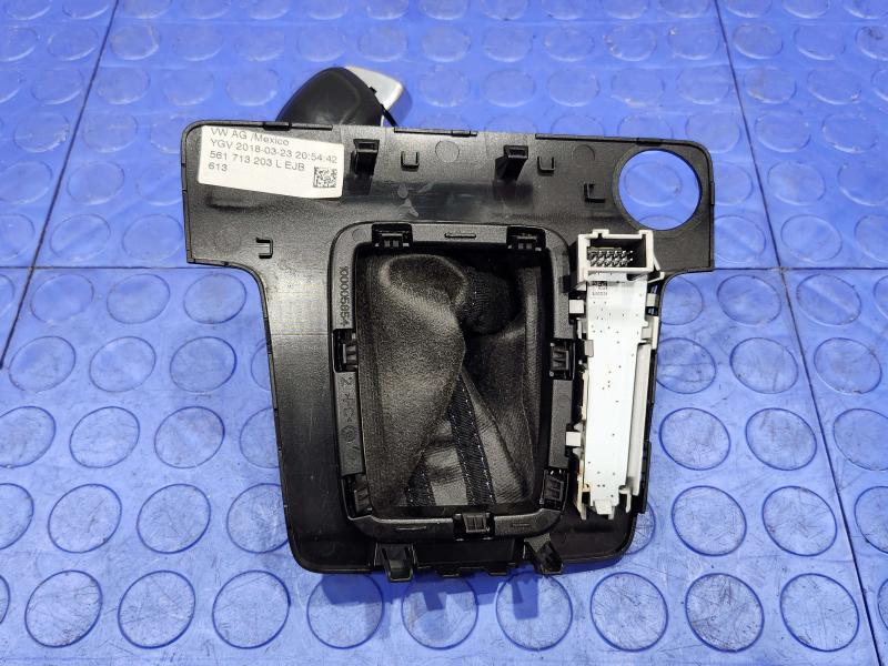 2018 Volkswagen Passat Gear Shifter Surround and Boot Black Leather OEM 561713203LEJB