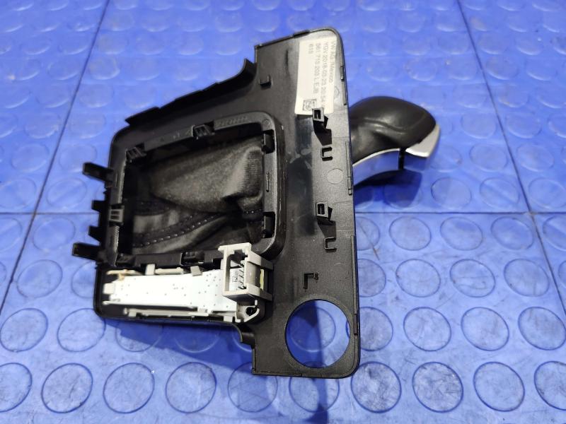 2018 Volkswagen Passat Gear Shifter Surround and Boot Black Leather OEM 561713203LEJB