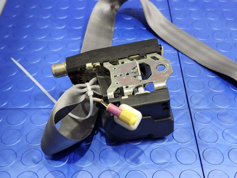 2005 Volkswagen Jetta Front Seat Belt