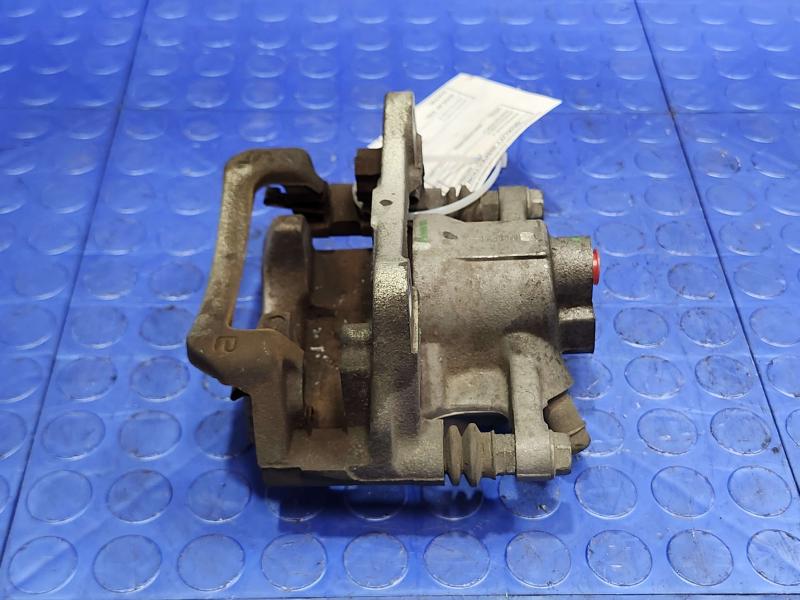 2018 Toyota Highlander Caliper