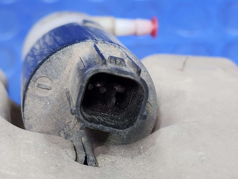 2002 Dodge Ram 1500 Washer Bottle