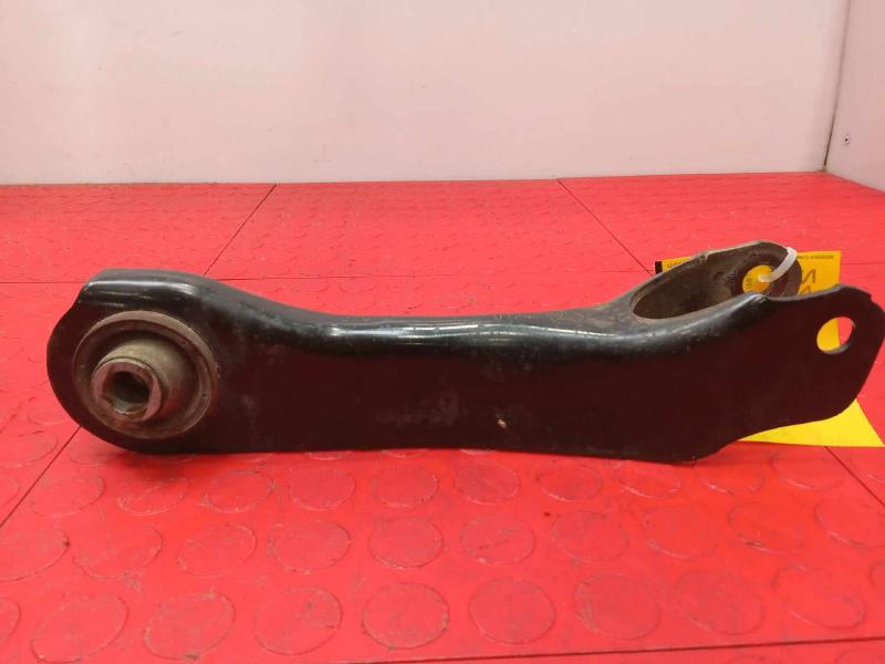2016 Chrysler 200 Lower Control Arm Rr