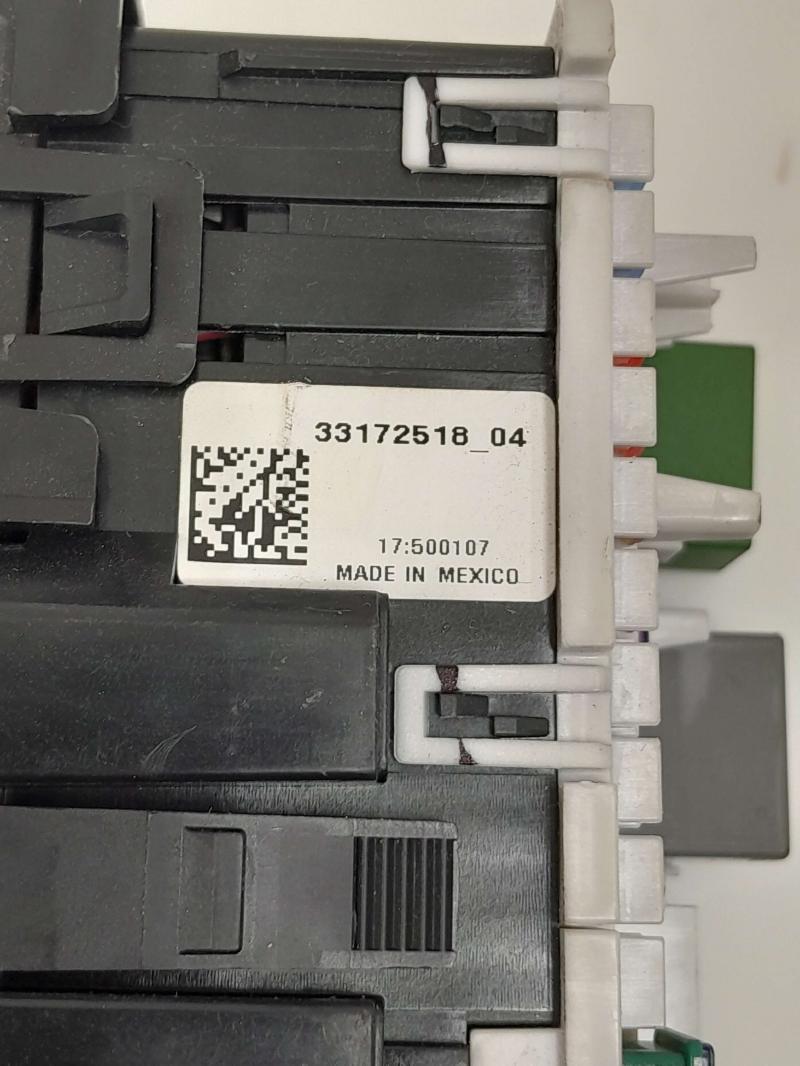 2017 Buick Lacrosse Junction Block Assembly OEM 33172518