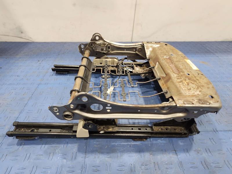 2015 Nissan Rogue Seat Track