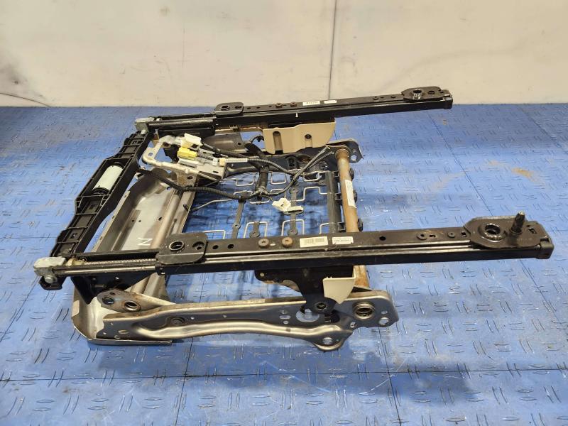 2015 Nissan Rogue Seat Track
