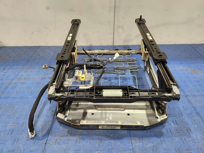 2015 Nissan Rogue Seat Track