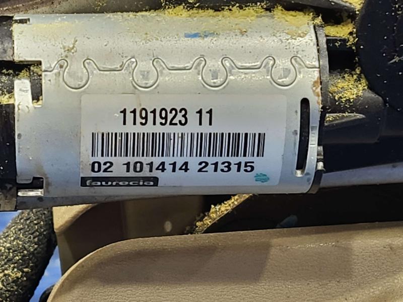 2015 Nissan Rogue Seat Track