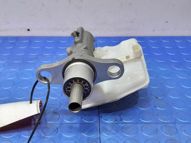 2017-2018 Volvo S90 V90 Brake Master Cylinder Assembly Genuine OEM 360125256