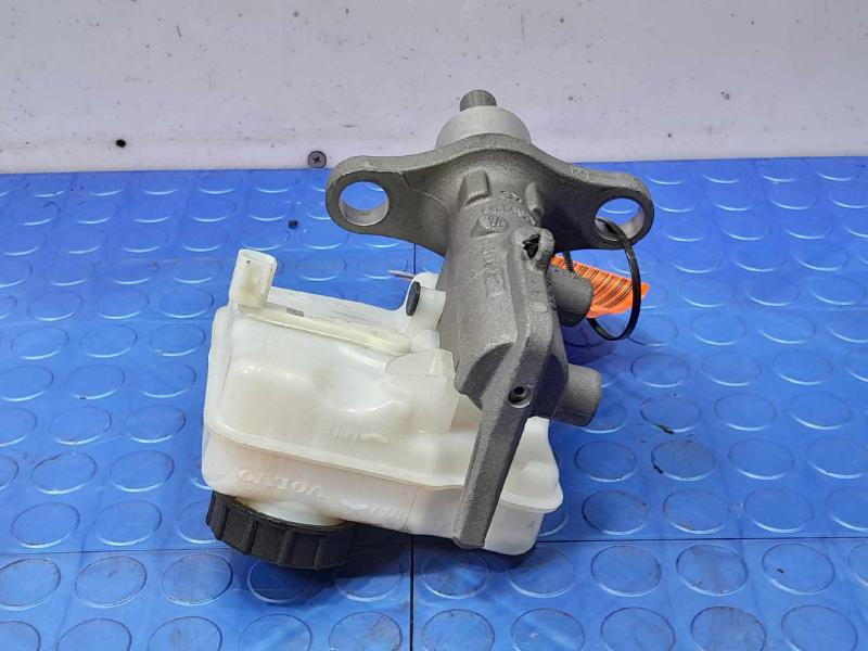 2017-2018 Volvo S90 V90 Brake Master Cylinder Assembly Genuine OEM 360125256