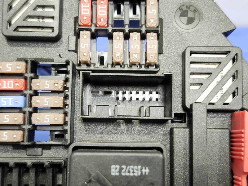 2016 BMW 528I Engine Fuse Box