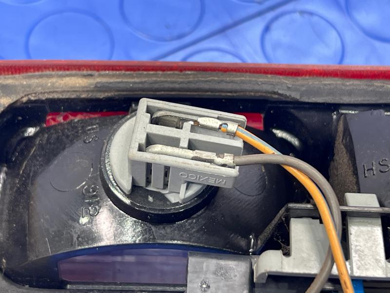 2003 Chevrolet Silverado 2500 3Rd Brake Light Avoidance Lamp
