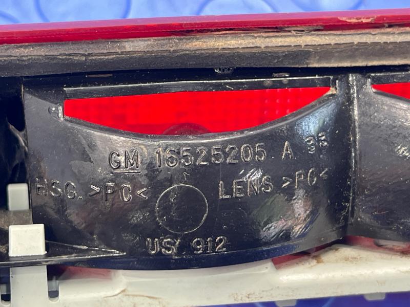 2003 Chevrolet Silverado 2500 3Rd Brake Light Avoidance Lamp