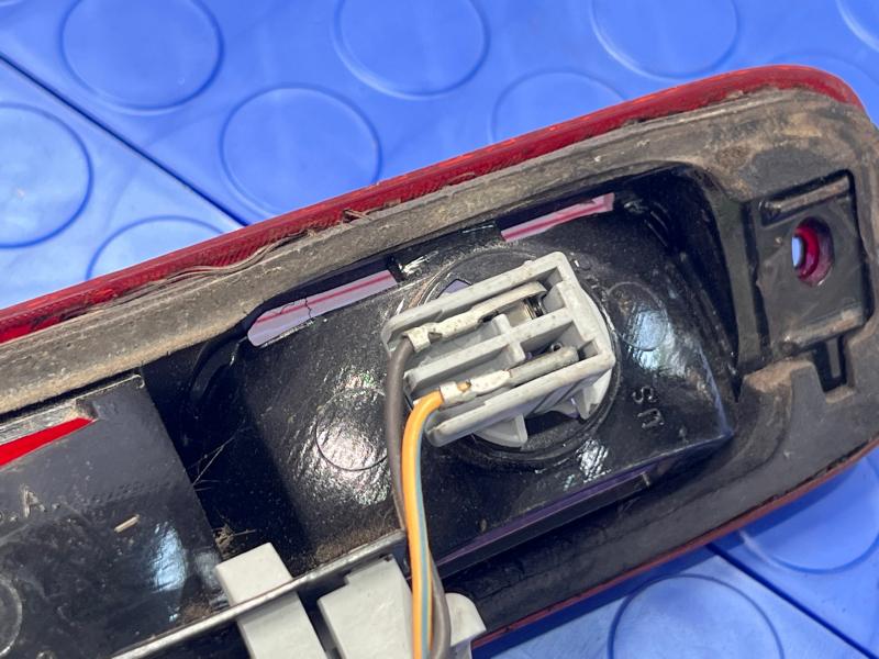 2003 Chevrolet Silverado 2500 3Rd Brake Light Avoidance Lamp