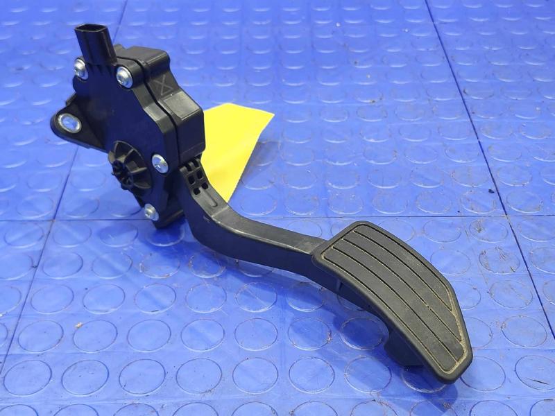 2018-2019 Subaru XV Crosstrek Accelerator Pedal Assembly OEM 36010FL020
