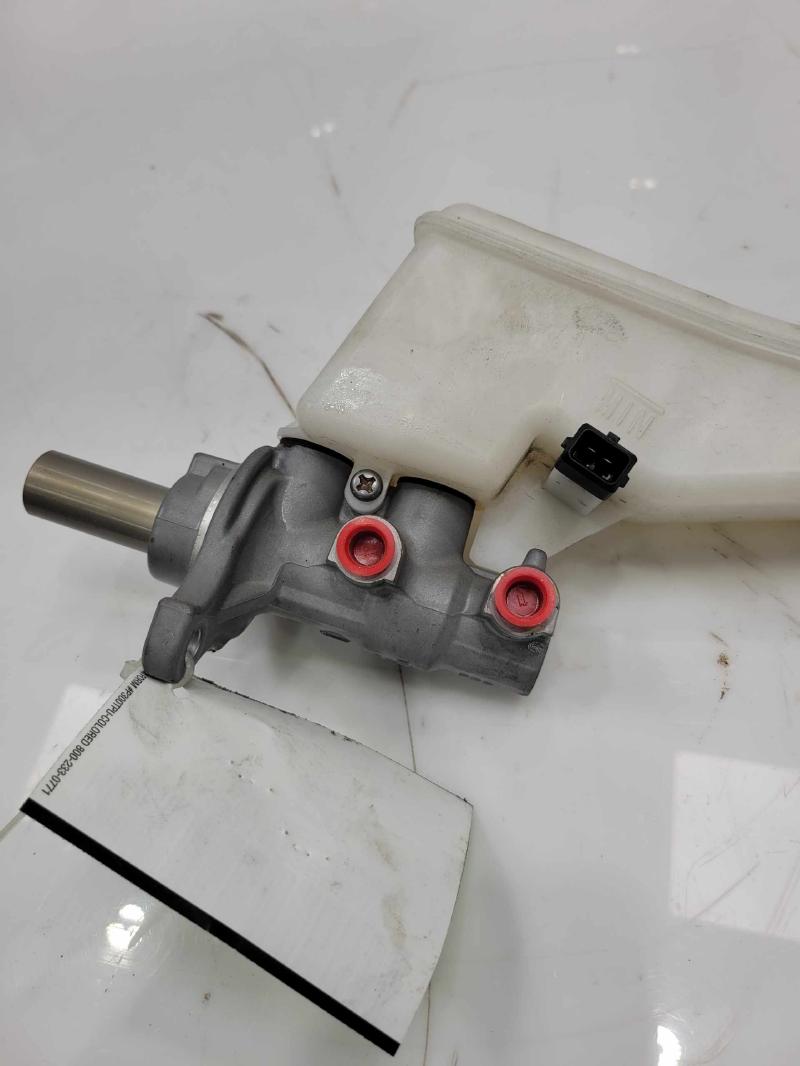 2017 - 2019 Hyundai Elantra Sedan Brake Master Cylinder Assembly OEM 58510F2400