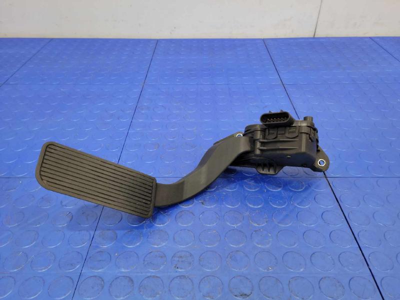 2009-2014 Cadillac Escalade Accelerator Pedal Assembly Genuine OEM 20972082