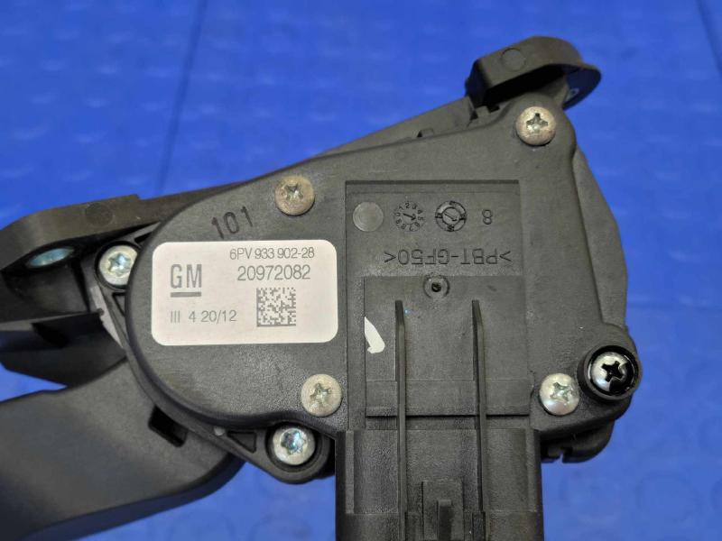 2009-2014 Cadillac Escalade Accelerator Pedal Assembly Genuine OEM 20972082