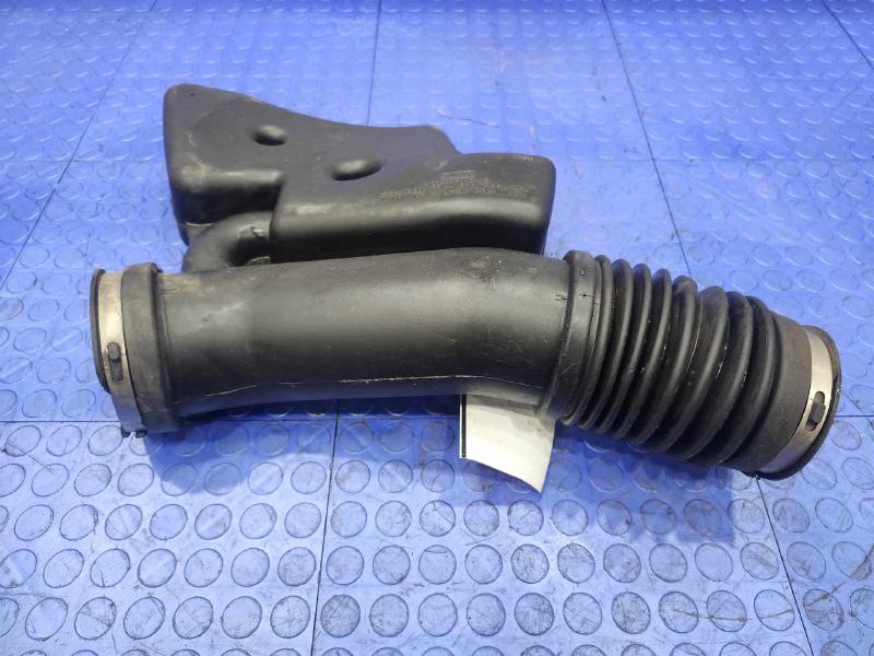 2011 Ford F-250 Super Duty Air Intake Tube/Resonator