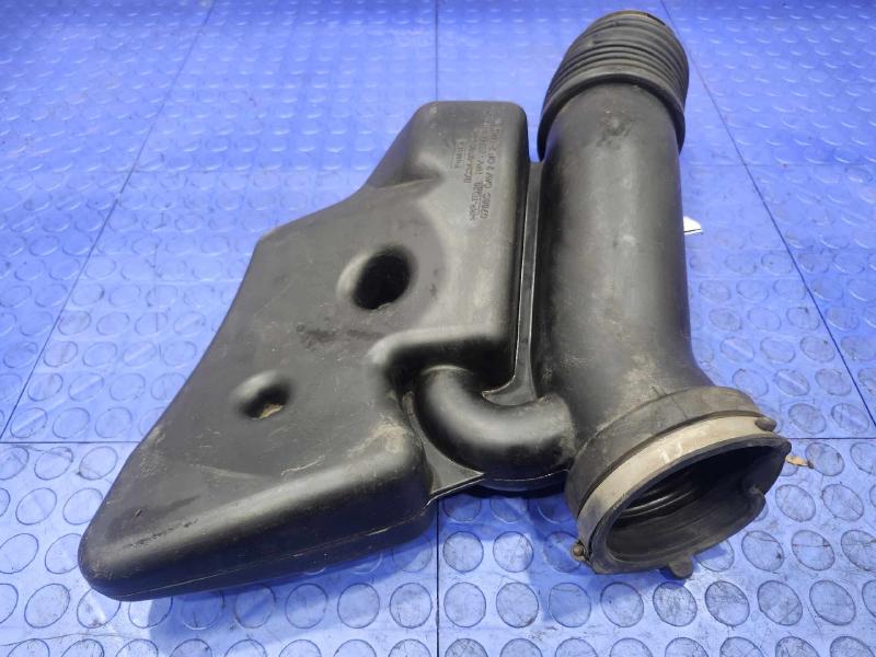 2011 Ford F-250 Super Duty Air Intake Tube/Resonator