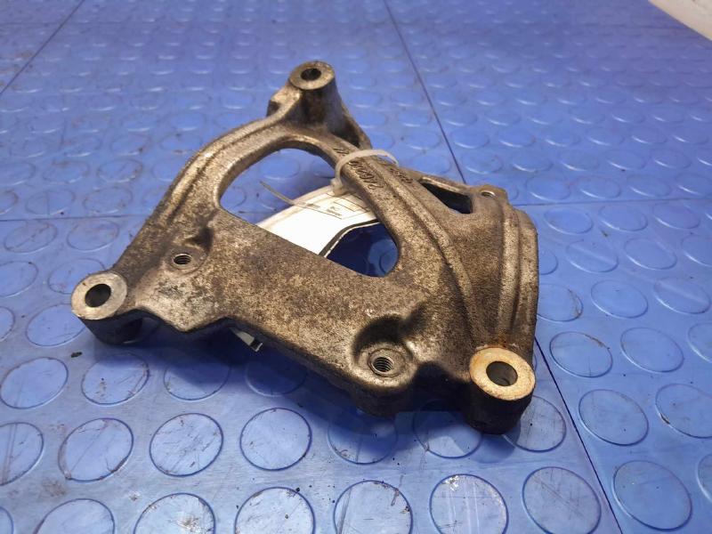 2004 Toyota Tundra A/C Compressor Bracket