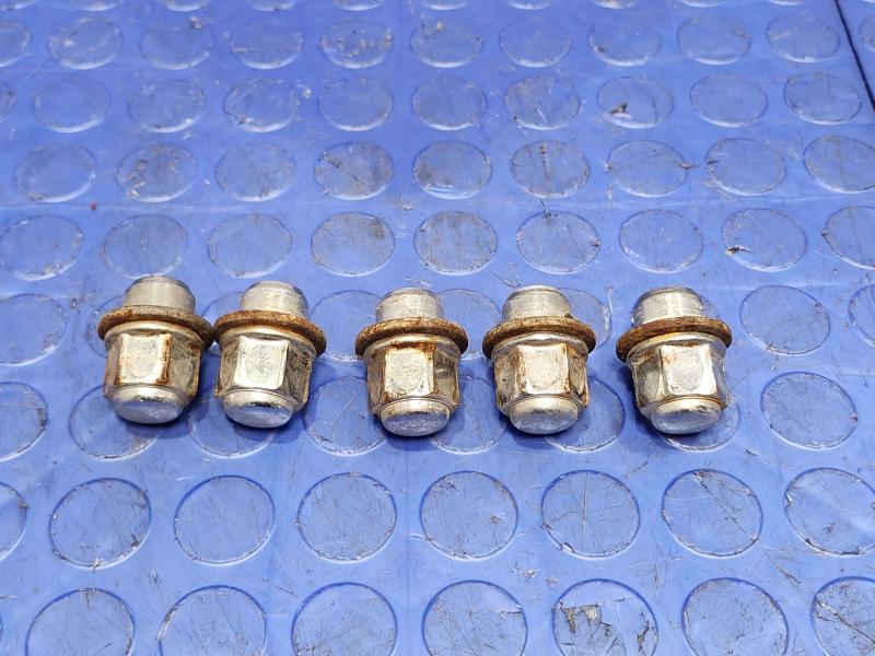 2016 Kia Sedona Lug Nuts