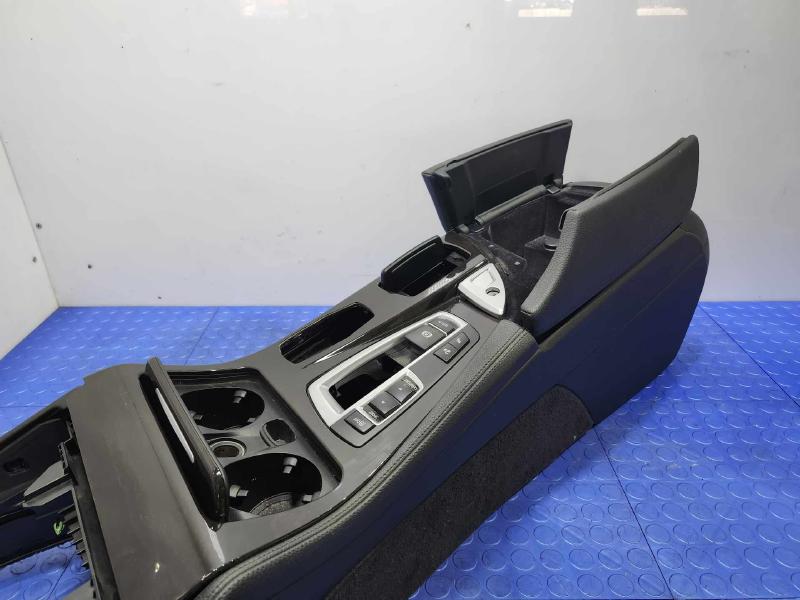 2016 BMW 528I Front Console