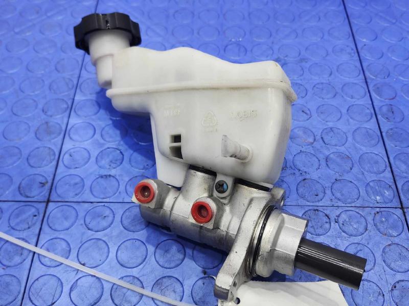 2012-2017 Hyundai Veloster Brake Master Cylinder Assembly OEM 585102V200