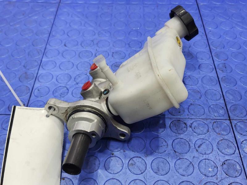 2012-2017 Hyundai Veloster Brake Master Cylinder Assembly OEM 585102V200