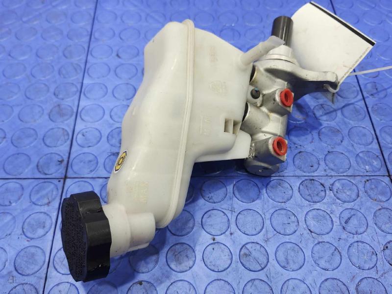 2012-2017 Hyundai Veloster Brake Master Cylinder Assembly OEM 585102V200