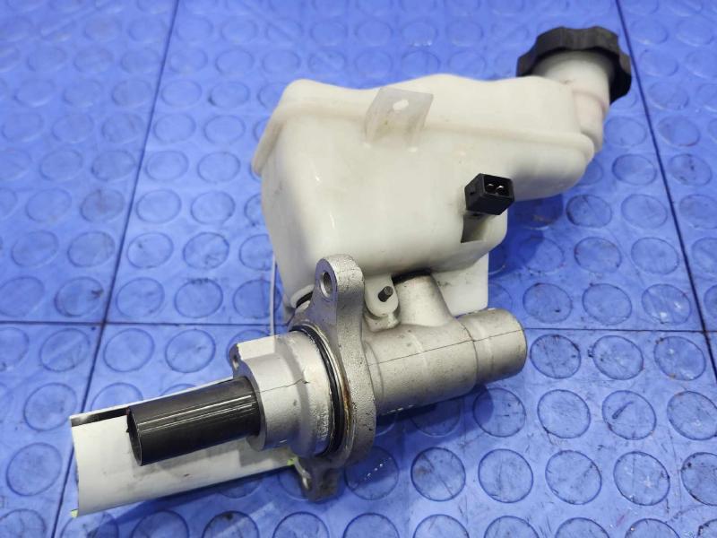 2012-2017 Hyundai Veloster Brake Master Cylinder Assembly OEM 585102V200