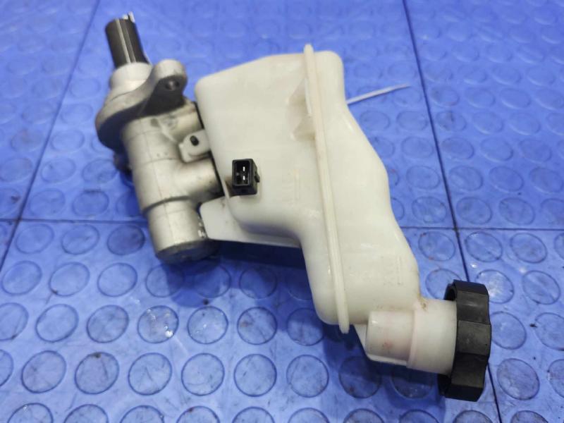 2012-2017 Hyundai Veloster Brake Master Cylinder Assembly OEM 585102V200