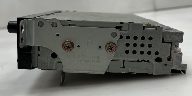 1998 Toyota RAV4 Audio & Visual Equip.(Radio)