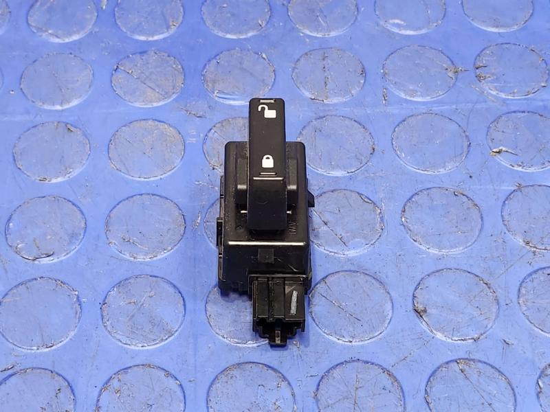 2014 Ford Mustang Door Switch Front