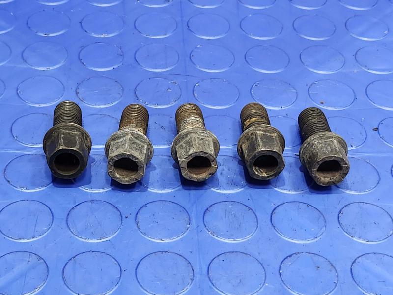 2005 Volkswagen Jetta Lug Nuts